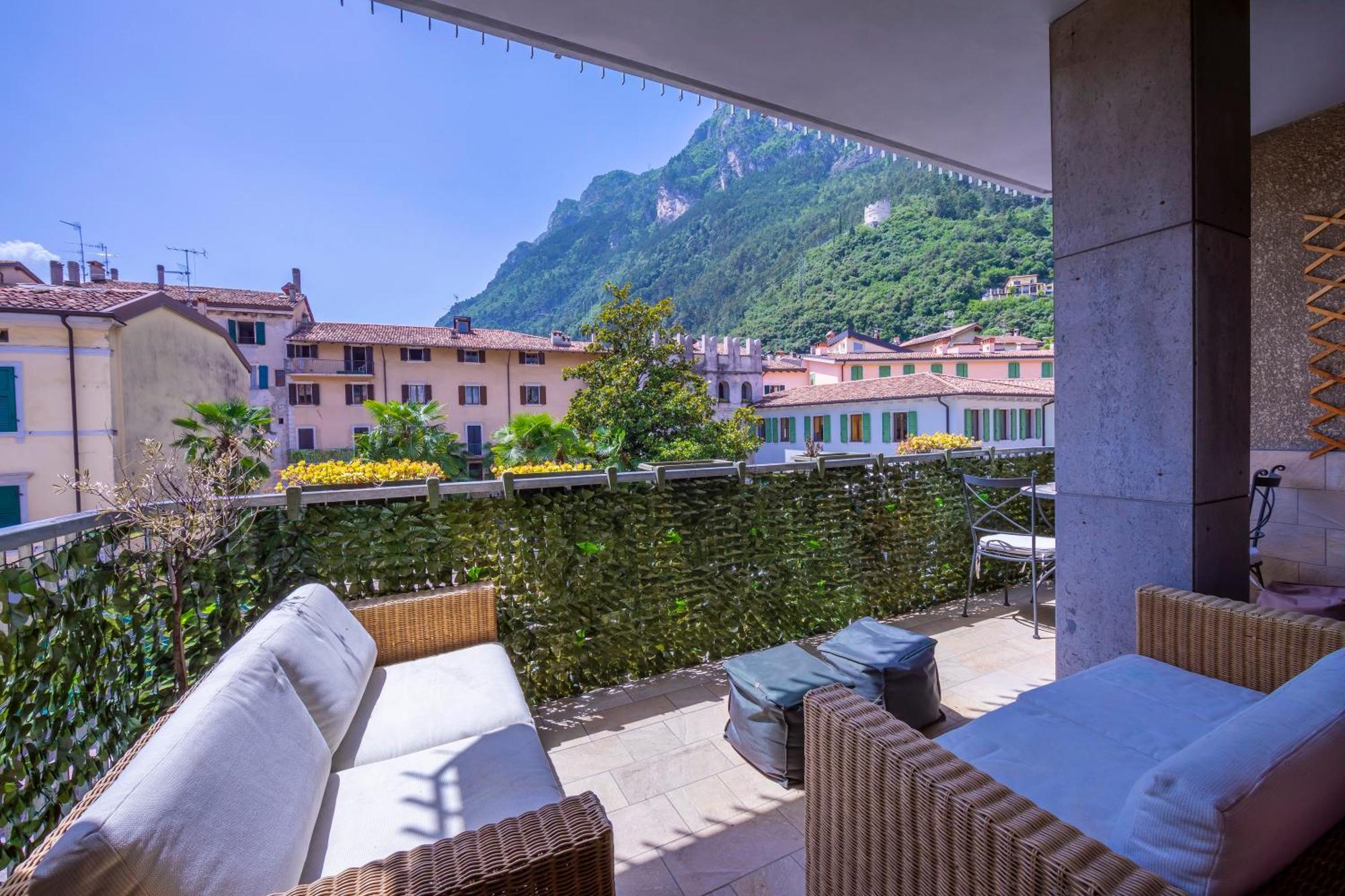 Riva Dante Apartment - Happy Rentals Exterior photo